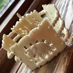 Vintage ‘80s Bovine Bone Carved Elephant Bracelet